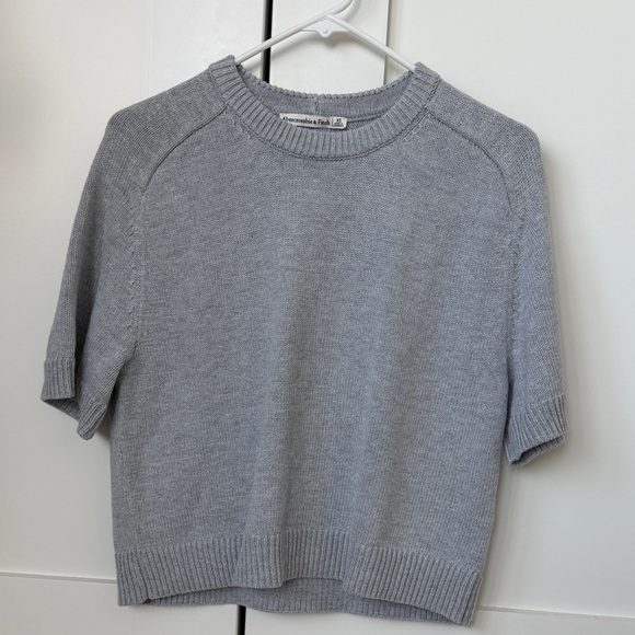Abercrombie & Fitch Tops - NEW Abercrombie & Fitch Gray Knit Top - Size: XS